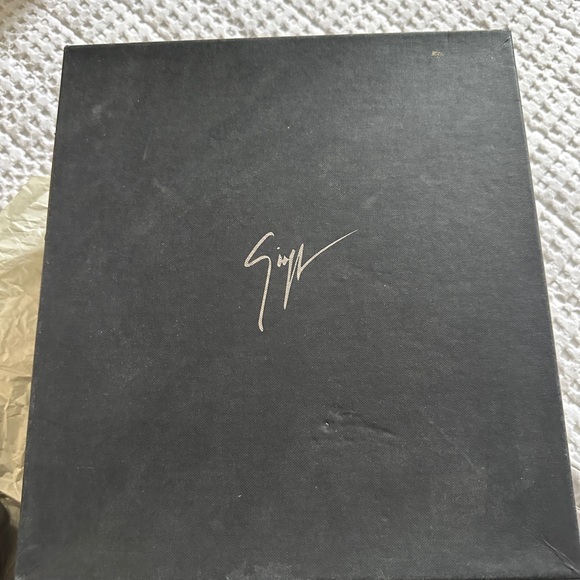 Giuseppe Zanotti ankle strap platform pump! New in box! Size 40. - Picture 9 of 11